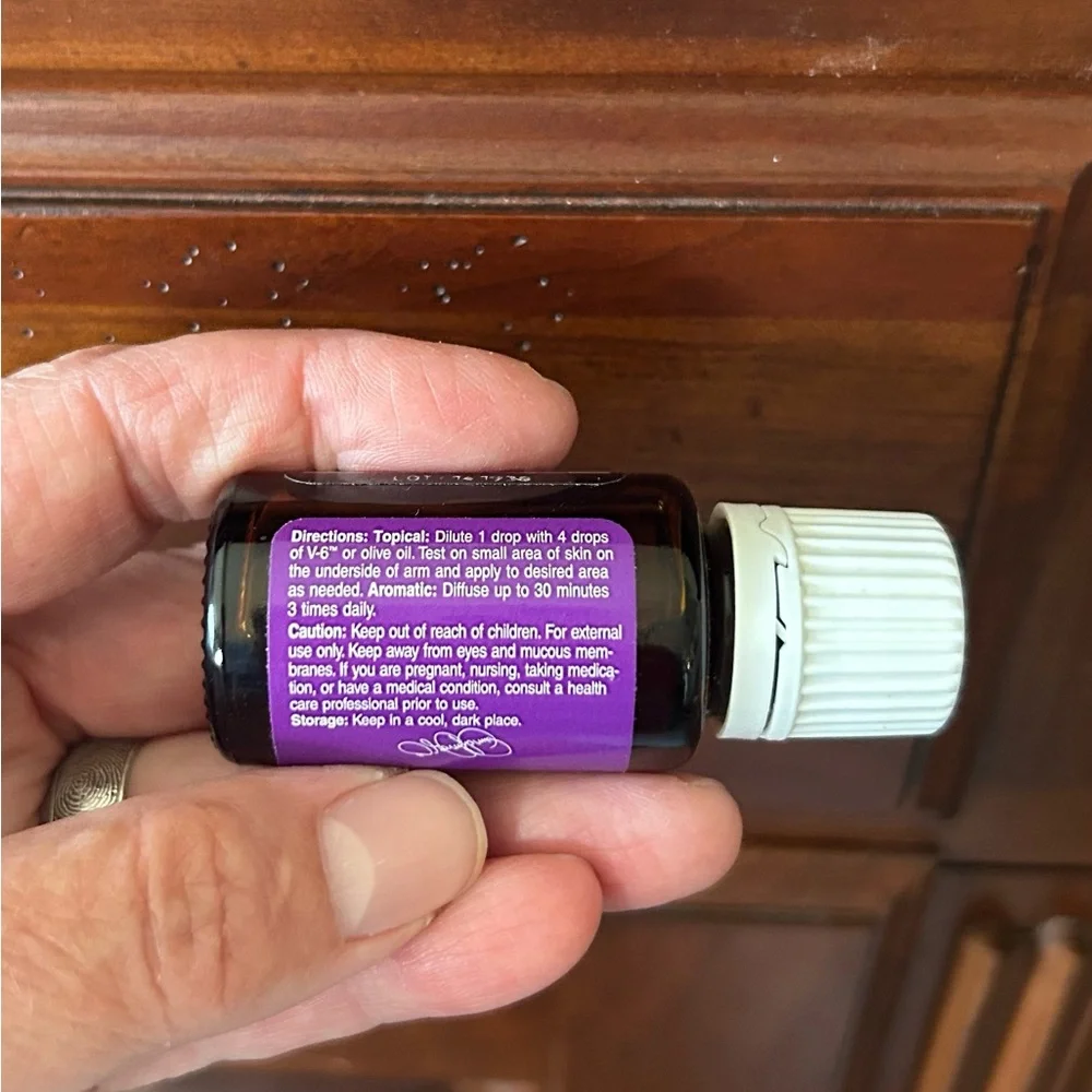 Young Living EN-R-GEE Essential Oil Blend, 15 ml - Picture 3 of 3